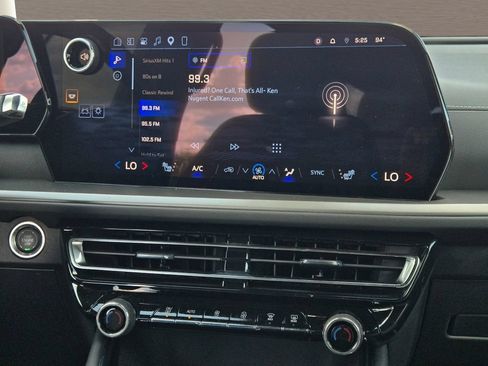 Used 2026 Chevrolet Traverse LT FWD image 21