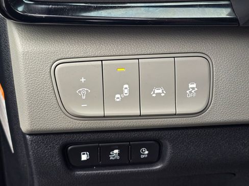 Used 2018 Kia Niro EX Premium image 18