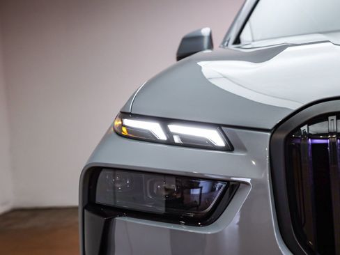 Certified 2025 BMW X7 xDrive40i w/ M Sport Package image 8