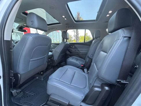 Used 2021 Chevrolet Traverse LT w/ LT Premium Package FWD image 16
