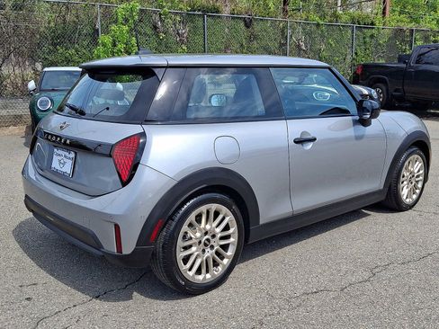 Used 2025 MINI Cooper 2-Door Hardtop FWD image 6