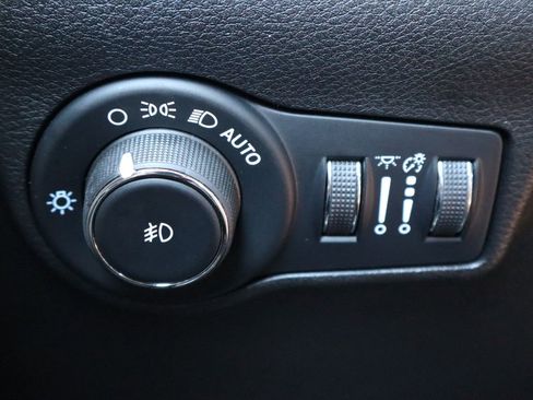 Used 2022 Jeep Compass Limited image 28