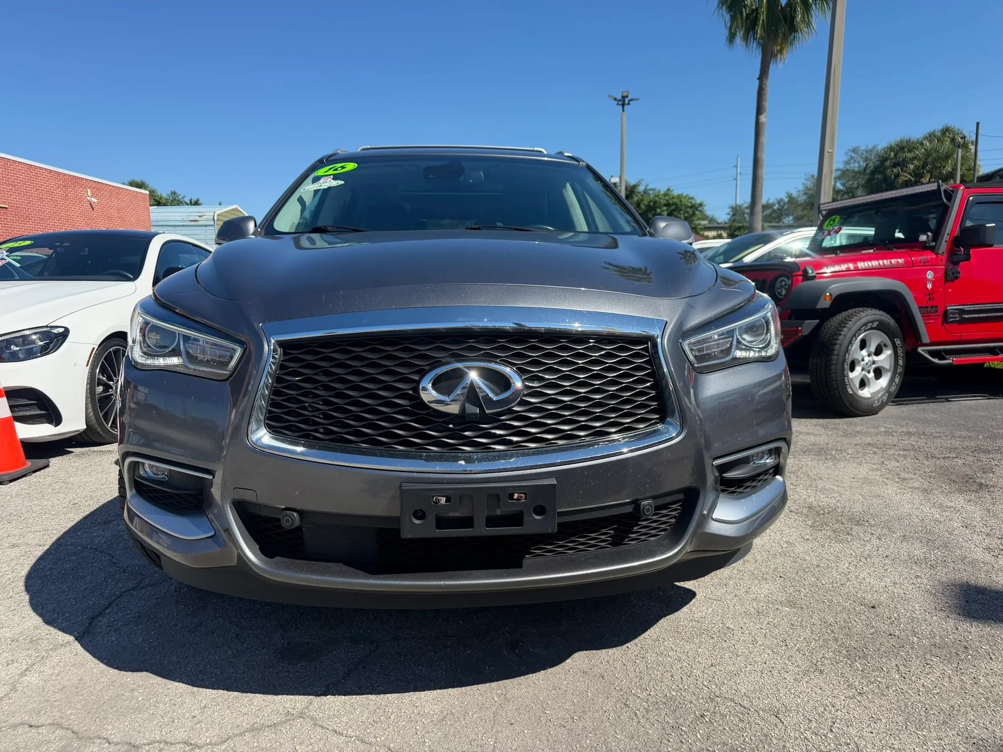 Used 2016 INFINITI QX60 Luxe w/ Deluxe Technology Package AWD/4WD image 2