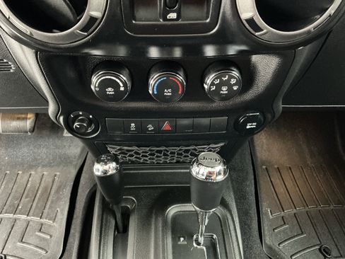 Used 2013 Jeep Wrangler Unlimited Sport image 11