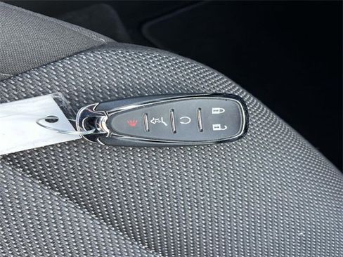 Used 2022 Chevrolet Traverse LT image 40