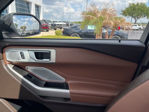 Used 2023 Ford Explorer King Ranch w/ Technology Package image 27