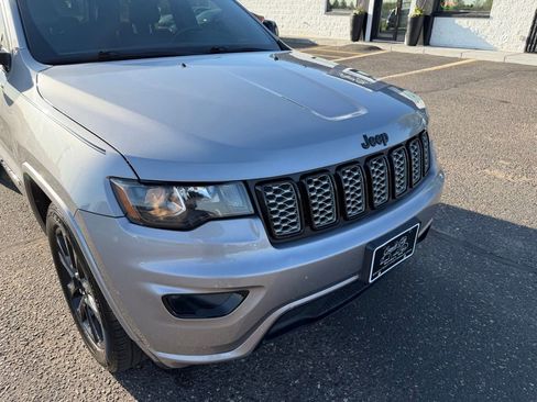 Used 2017 Jeep Grand Cherokee Altitude AWD/4WD image 13