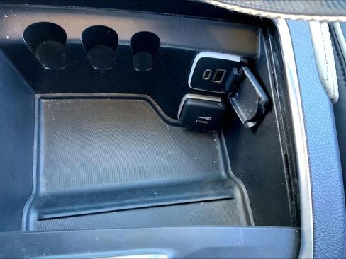 Used 2023 Chrysler Pacifica Limited FWD image 17