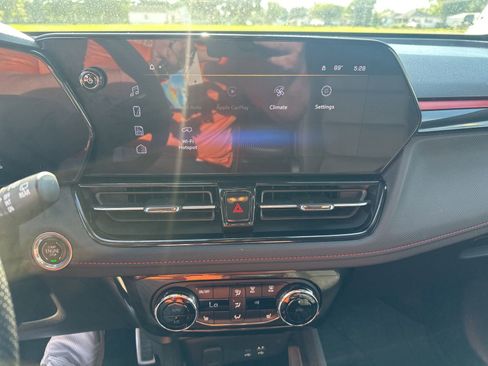 Used 2025 Chevrolet TrailBlazer RS w/ Convenience Package FWD image 16