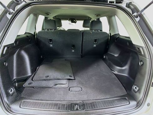 Used 2023 Jeep Grand Cherokee Laredo image 28