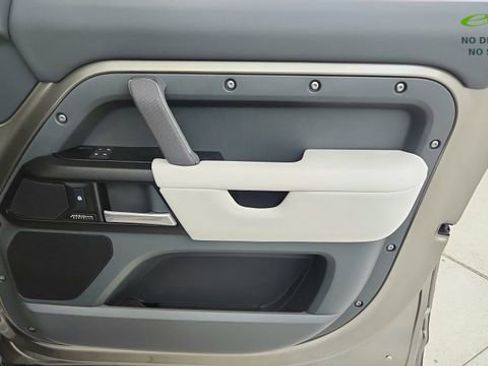 Used 2025 Land Rover Defender 110 X image 23