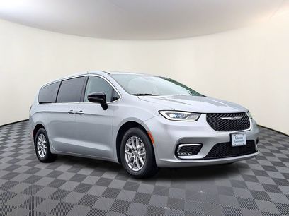 Used 2024 Chrysler Pacifica Touring-L