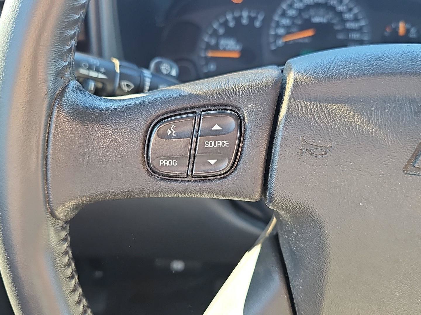 Used 2004 Chevrolet Avalanche Z66 w/ Preferred Equipment Group RWD image 15