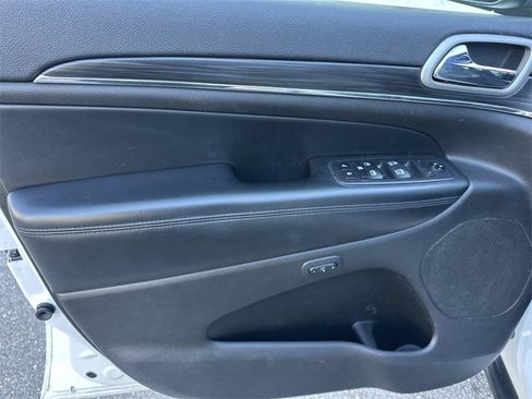 Used 2020 Jeep Grand Cherokee Limited w/ Luxury Group II image 18