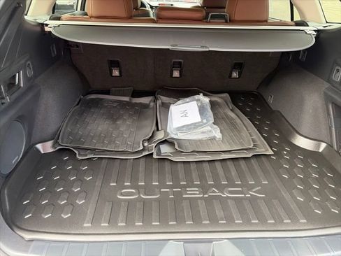 Used 2025 Subaru Outback Touring AWD/4WD image 7