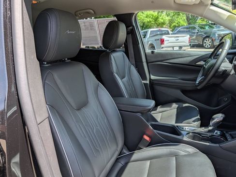 Used 2025 Buick Encore GX Avenir w/ Avenir Convenience Package AWD/4WD image 19