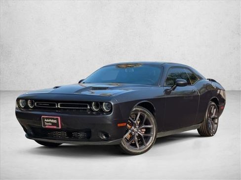 Used 2019 Dodge Challenger SXT image 1
