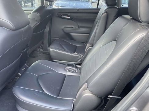 Used 2023 Toyota Highlander XLE image 23
