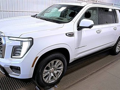 Used 2025 GMC Yukon XL Denali w/ Sun & Power Step Package AWD/4WD image 1