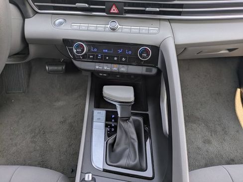 Used 2024 Hyundai Elantra SEL FWD image 18