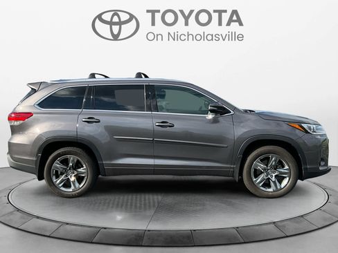 Used 2019 Toyota Highlander Limited Platinum AWD/4WD image 7