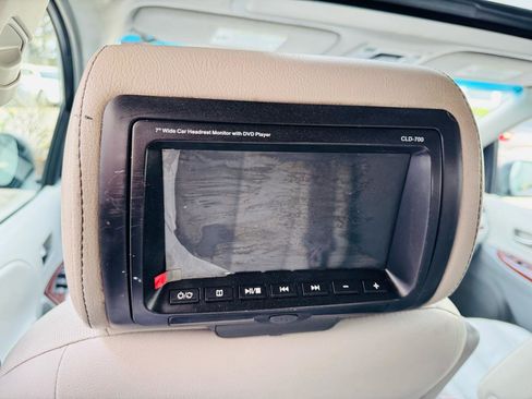 Used 2011 Toyota Sienna XLE image 21