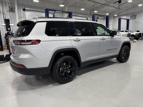 New 2025 Jeep Grand Cherokee L Altitude image 11