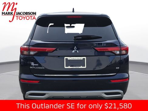 Used 2022 Mitsubishi Outlander SE image 11
