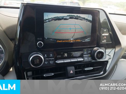 Used 2023 Toyota Highlander L FWD image 26