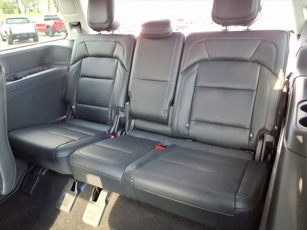 Used 2026 Lincoln Navigator Reserve AWD/4WD image 6