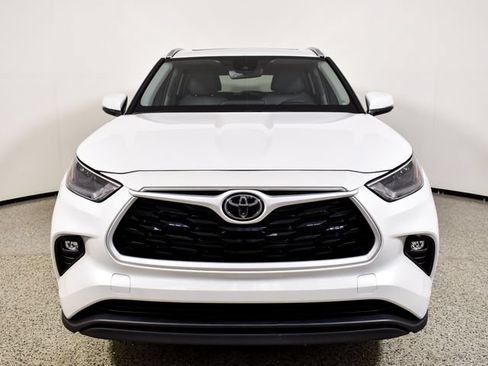 Used 2025 Toyota Highlander XLE AWD/4WD image 12