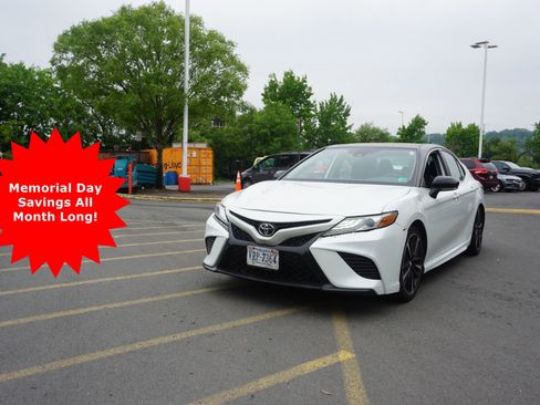 Used 2020 Toyota Camry XSE FWD image 1