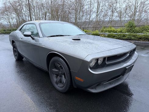 Used 2012 Dodge Challenger SXT image 3