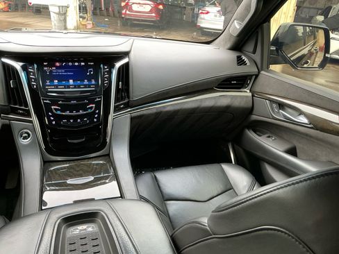 Used 2017 Cadillac Escalade ESV Platinum image 16
