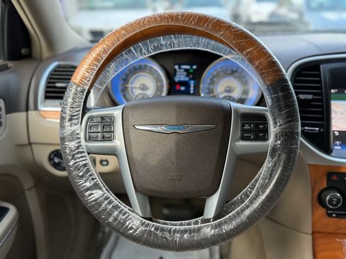 Used 2014 Chrysler 300 C RWD image 42