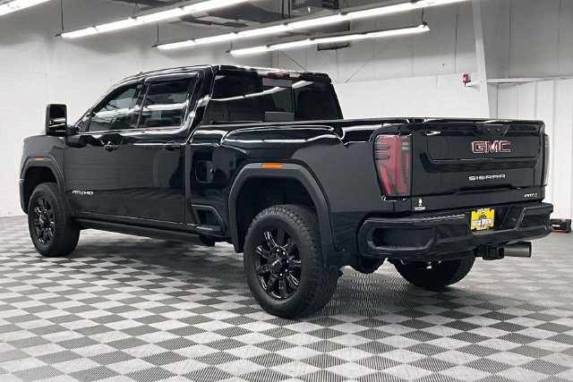 Used 2025 GMC Sierra 2500 AT4 w/ AT4 Premium Plus Package AWD/4WD image 2