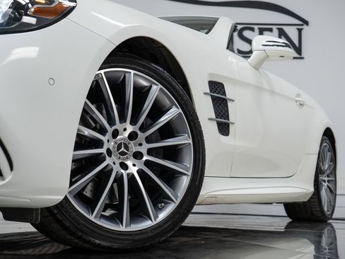 Certified 2019 Mercedes-Benz SL 550 image 29