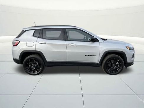 New 2026 Jeep Compass Latitude image 9