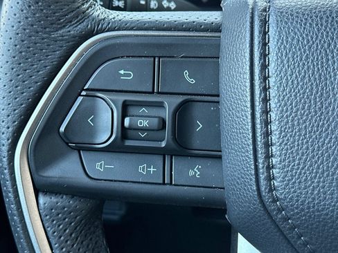 Used 2025 Toyota Tacoma TRD Sport AWD/4WD image 24
