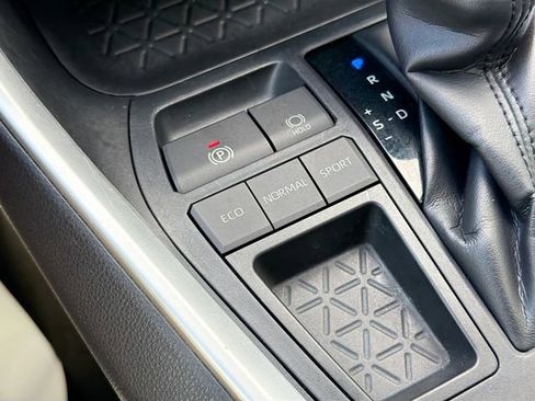 Used 2019 Toyota RAV4 XLE w/ Convenience Package image 28