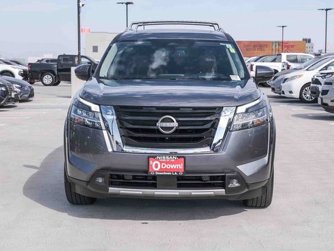 Used 2022 Nissan Pathfinder Platinum w/ Lighting Package (N92) FWD image 2