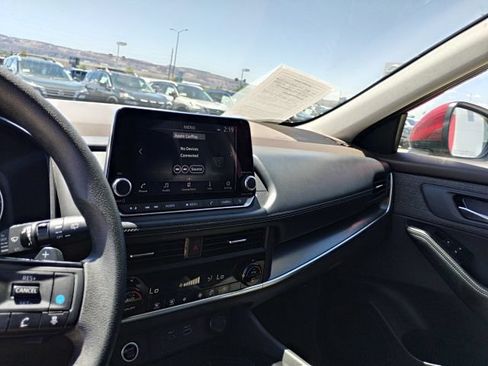Used 2023 Nissan Rogue SV AWD/4WD image 16