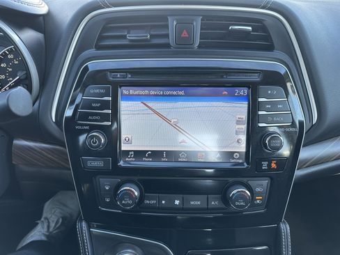 Used 2016 Nissan Maxima Platinum image 11