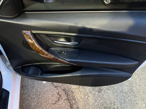 Used 2017 BMW 320i Sedan image 25