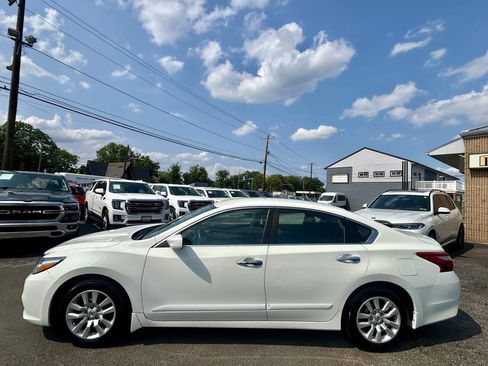 Used 2017 Nissan Altima 2.5 S w/ Power Driver Seat Package FWD image 2