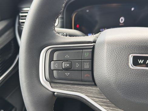 Used 2023 Jeep Wagoneer L Series II AWD/4WD image 17