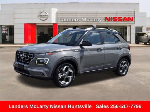Used 2022 Hyundai Venue Limited FWD image 9