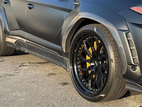 Used 2021 Lamborghini Urus AWD/4WD image 25