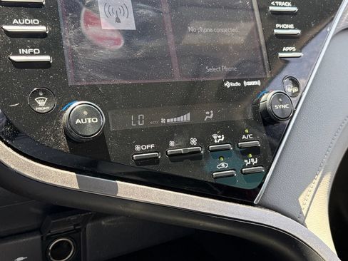 Used 2018 Toyota Camry SE w/ Audio Package FWD image 9