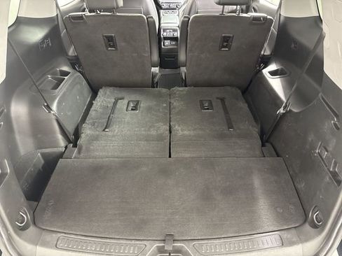 Used 2021 GMC Acadia SLT w/ Premium Package image 18